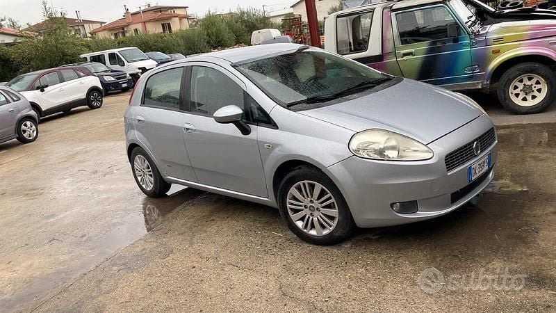 Usata Fiat Grande Punto 90 CV (66 kW) 2007 Grigio Utilitaria