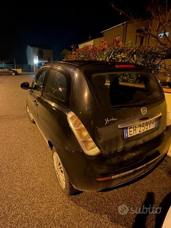 Usata Lancia Ypsilon 75 CV (55 kW) 2010 Nero Utilitaria