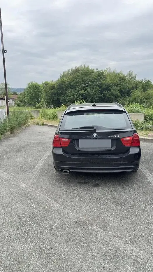 Begagnad BMW 320 184 HK (135 kW) 2012 Svart Kombi