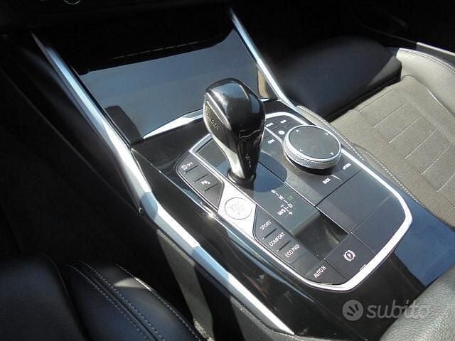 Usata BMW 320e Sport Line 190 CV (139 kW) 2022 Nero Station wagon