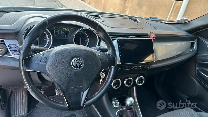 Usata Alfa Romeo Giulietta Veloce 105 CV (77 kW) 2013 Bianco Berlina