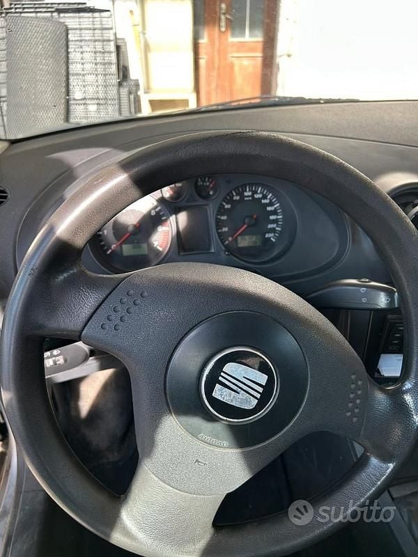 Usata Seat Ibiza 63 CV (46 kW) 2004 Grigio Berlina