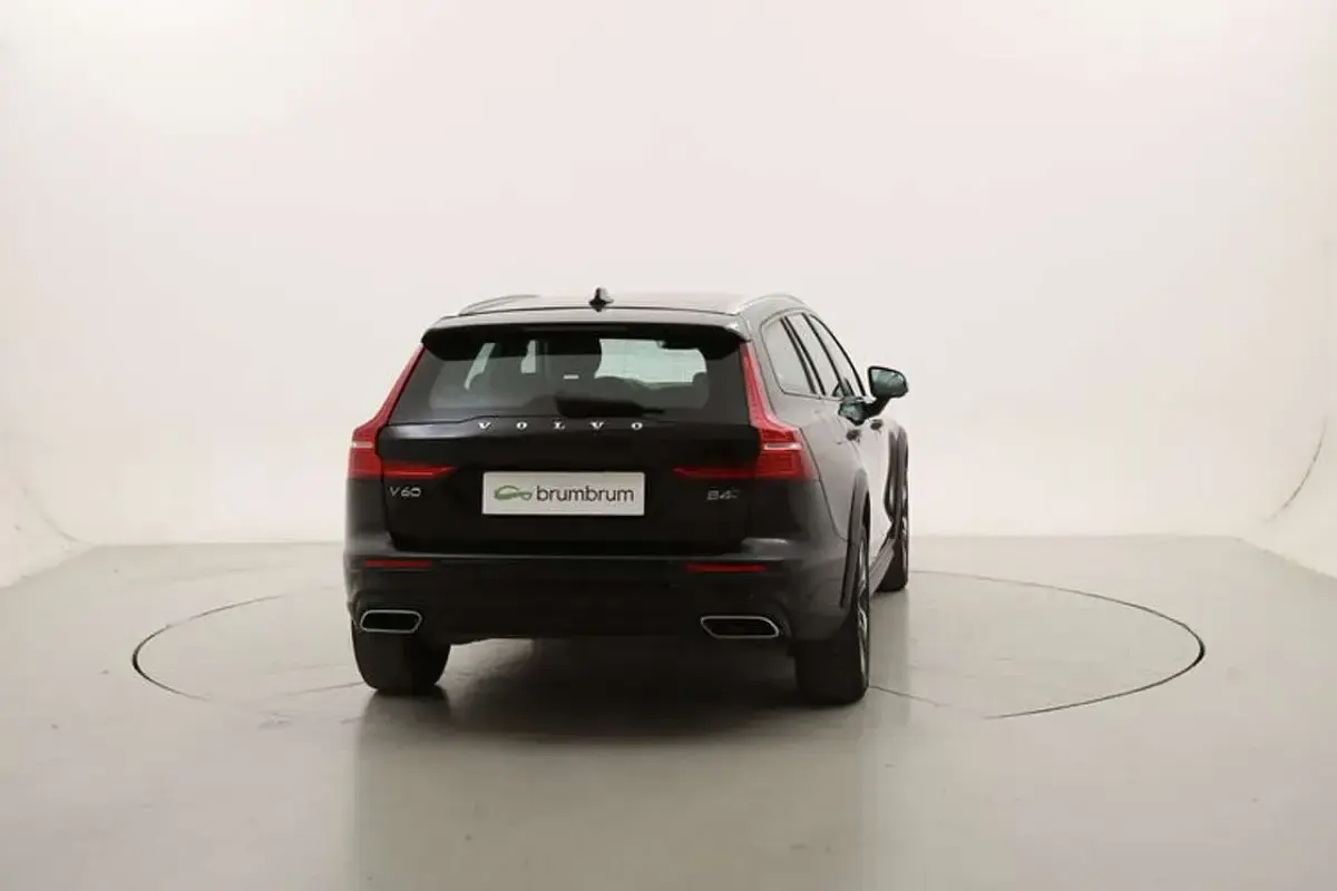Usata Volvo V60 CC Business Edition 197 CV (144 kW) 2022 Nero Station wagon