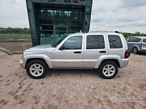 Usata Jeep Cherokee 163 CV (119 kW) 2008 Grigio SUV