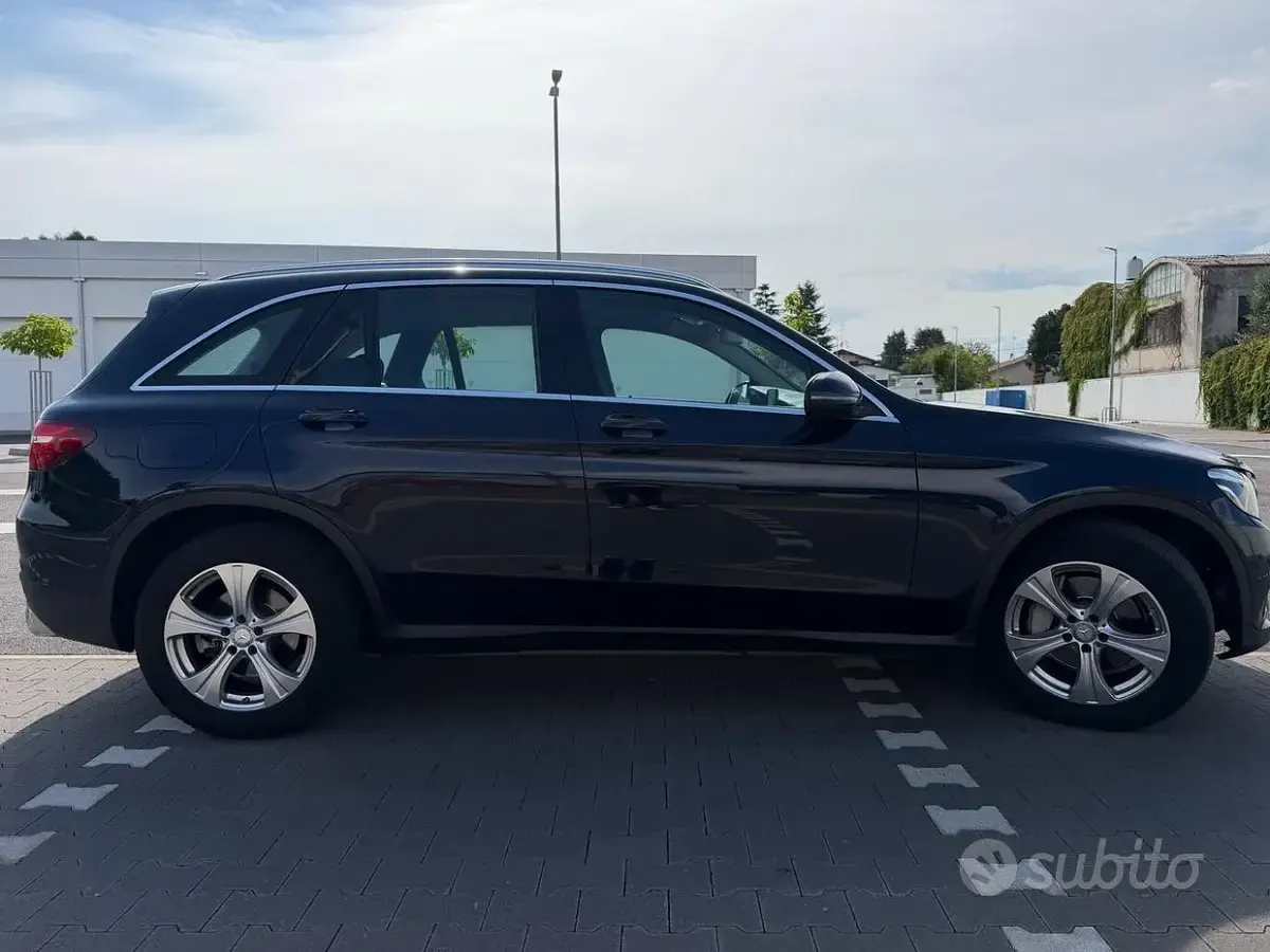 Usata Mercedes GLC220 169 CV (124 kW) 2016 Bluazzurro SUV