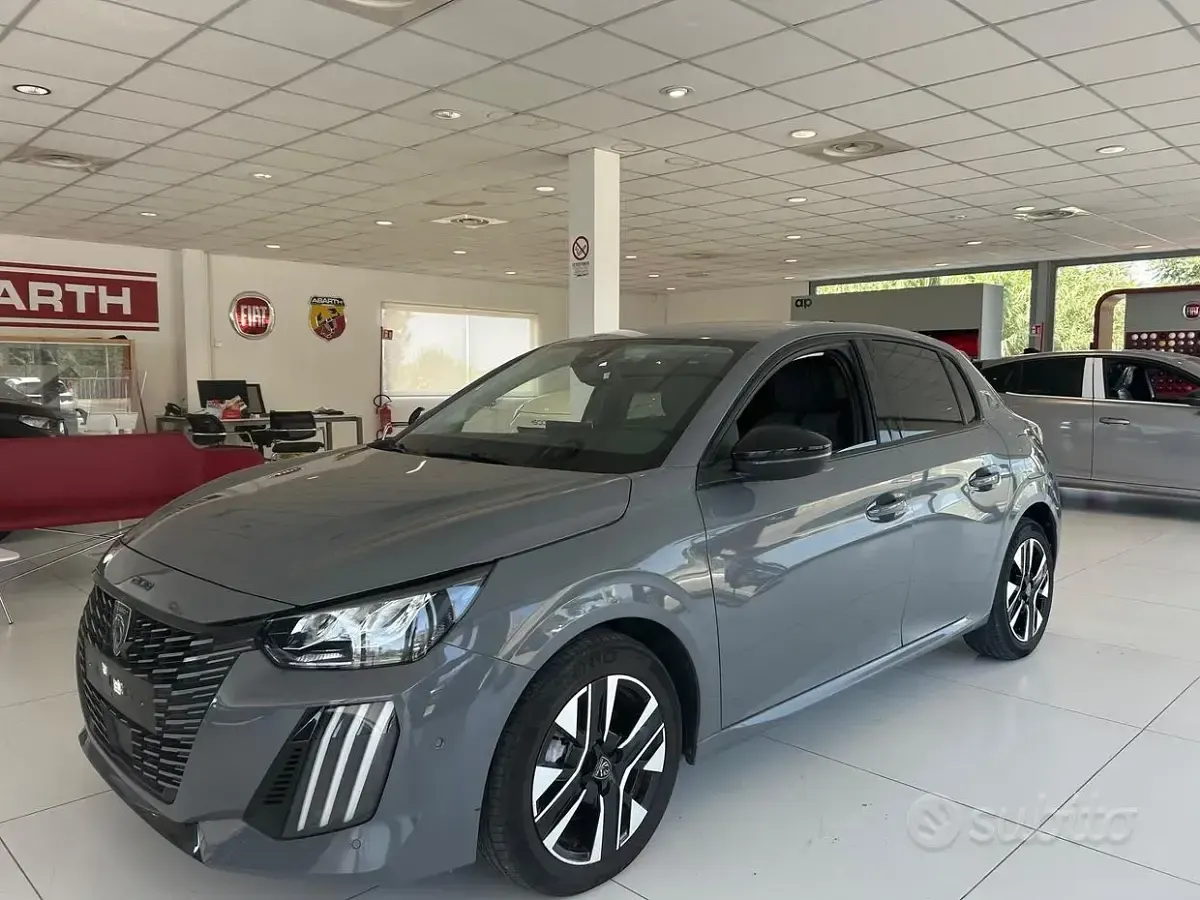 Usata Peugeot 208 Allure 101 CV (74 kW) 2024 Grigio Utilitaria