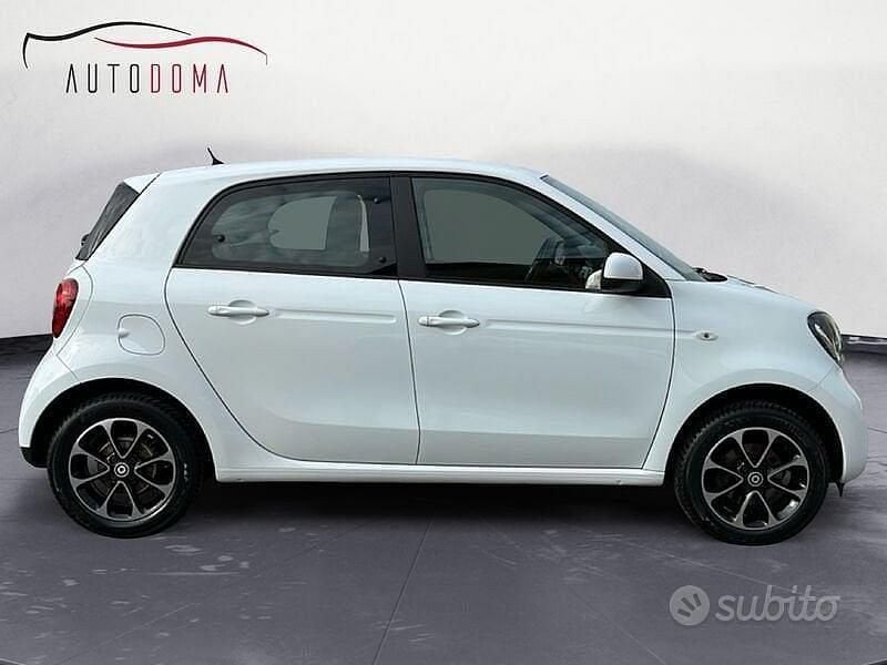 Usata Smart ForFour Passion 71 CV (52 kW) 2015 Bianco Utilitaria