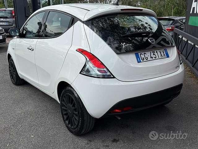 Usata Lancia Ypsilon Silver 69 CV (50 kW) 2022 Bianco Utilitaria