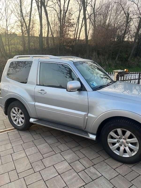 Usata Mitsubishi Pajero Intense 200 CV (147 kW) 2011 Argento SUV