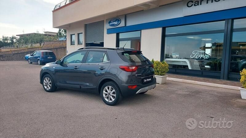 Usata Kia Stonic Style 120 CV (88 kW) 2017 Grigio SUV