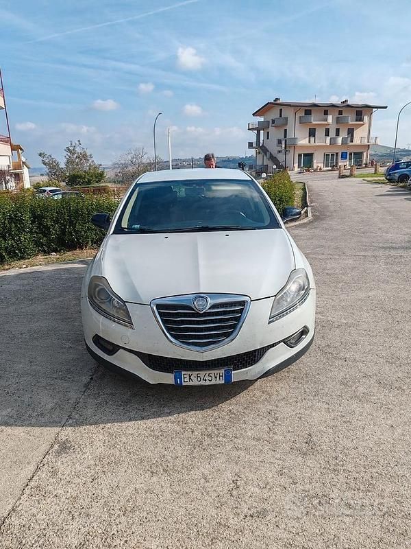 Usata Lancia Delta 120 CV (88 kW) 2011 Bianco Utilitaria