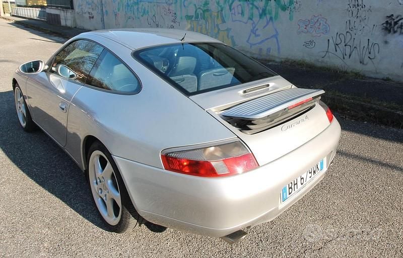 Usata Porsche 911 Carrera 4 300 CV (220 kW) 2000 Grigio Coupé