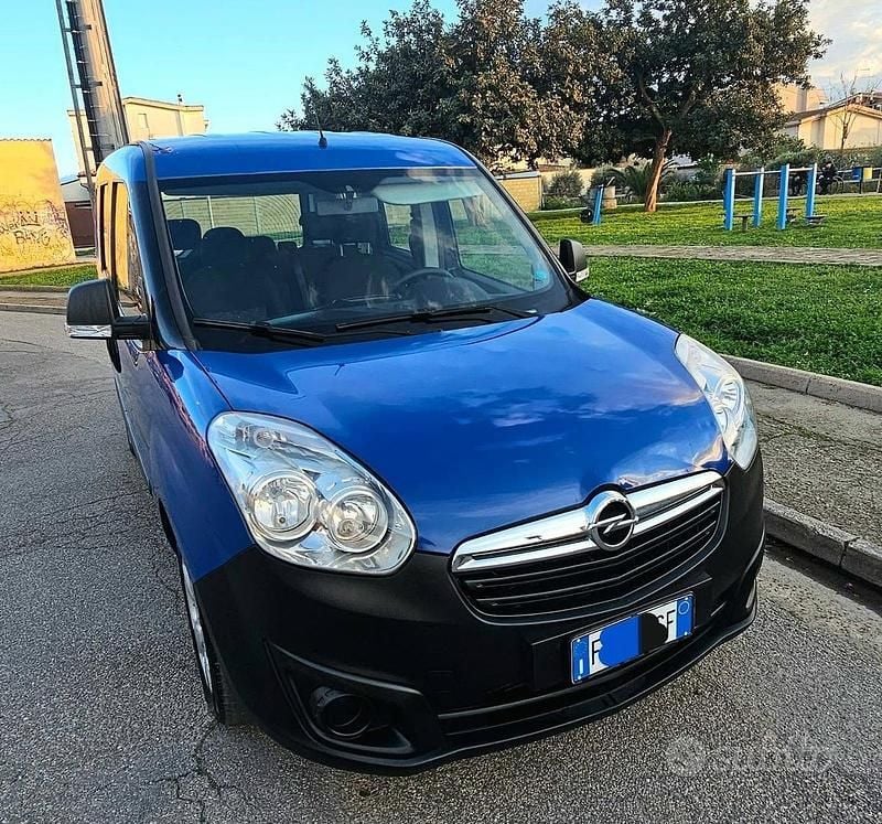Usata Opel Combo 105 CV (77 kW) 2018 Blu Monovolume