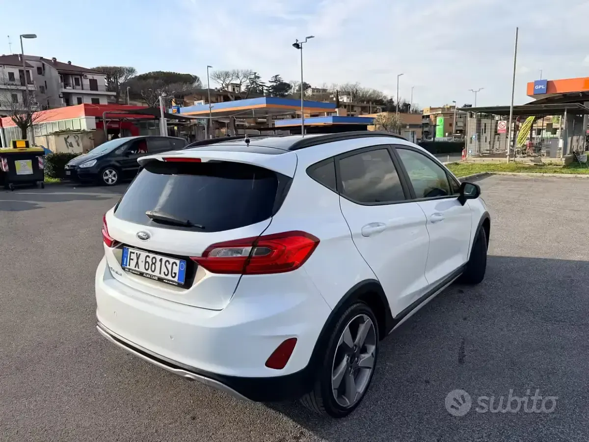 Usata Ford Fiesta Active 86 CV (63 kW) 2019 Bianco Utilitaria