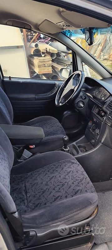 Usata Opel Zafira 101 CV (74 kW) 2001 Monovolume