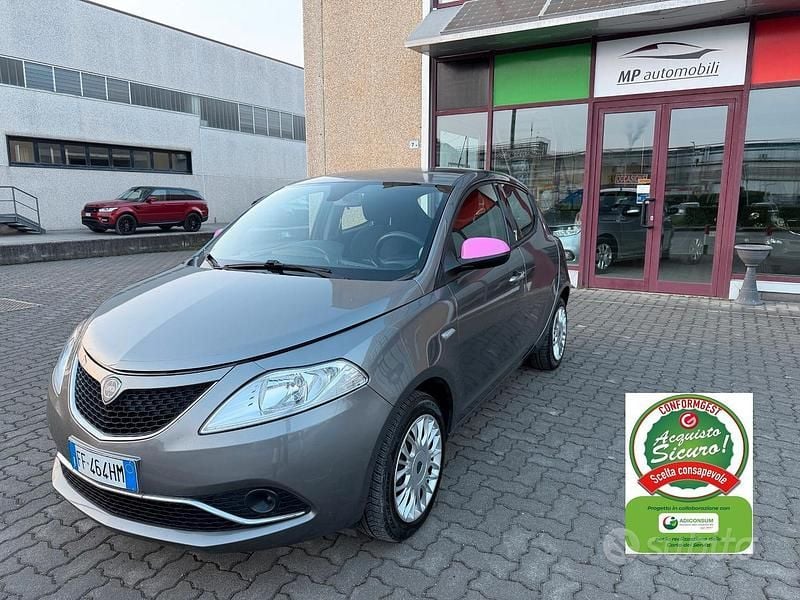 Usata Lancia Ypsilon 69 CV (50 kW) 2016 Grigio Utilitaria