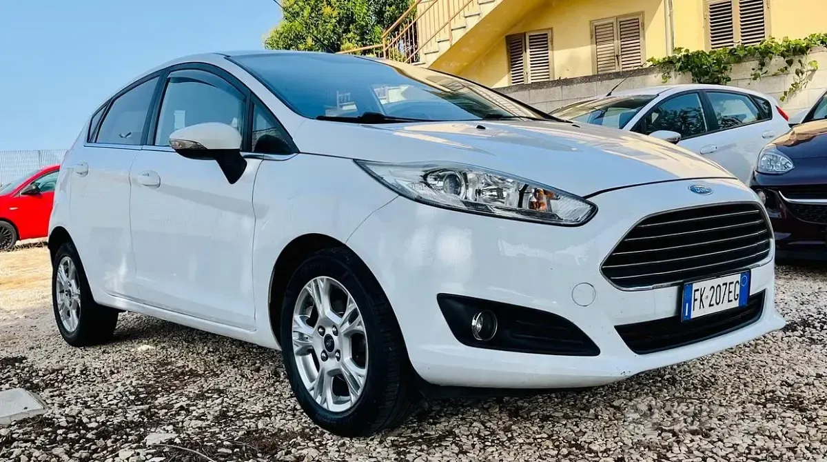 Usata Ford Fiesta Titanium 95 CV (69 kW) 2017 Bianco Utilitaria