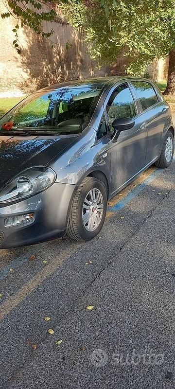 Usata Fiat Punto Street 69 CV (50 kW) 2017 Grigio Berlina