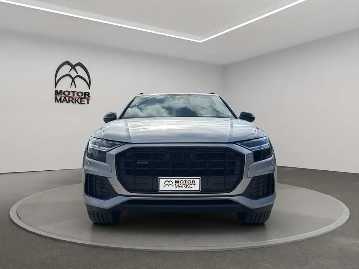 Usata Audi Q8 S-Line 231 CV (169 kW) 2022 Grigio / gray SUV