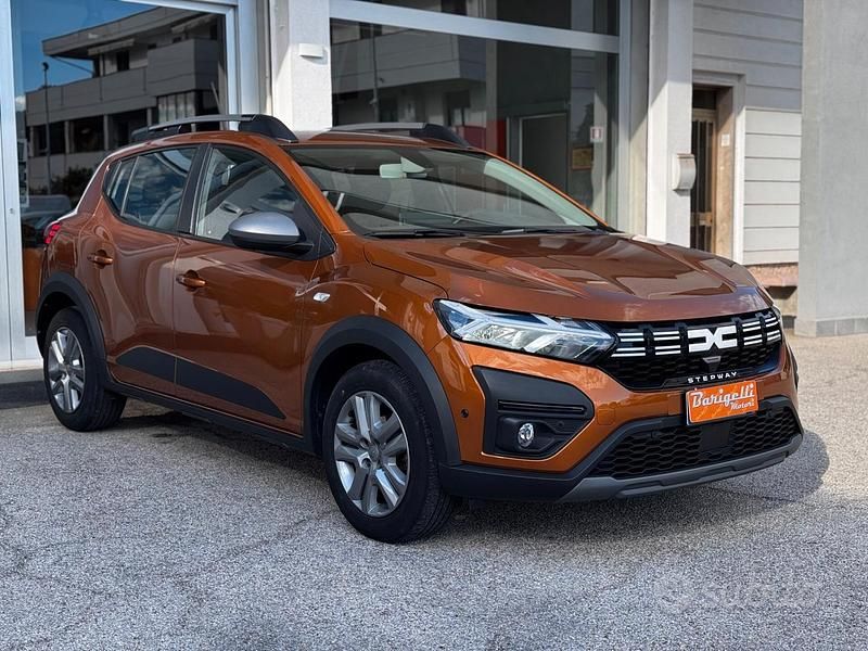 Usata Dacia Sandero Expression 100 CV (73 kW) 2023 Marrone Berlina