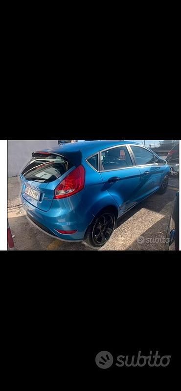 Blu Usata 2009 Ford Fiesta Due volumi | 4300 € (Buon prezzo) - Immagine 1/4