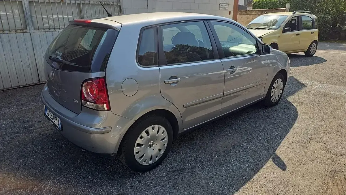 Usata VW Polo Sportline 69 CV (50 kW) 2006 Grigio Utilitaria