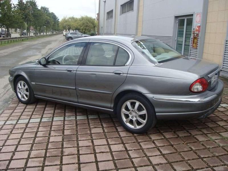 Usata Jaguar X-type Executive 131 CV (96 kW) 2004 Grigio Berlina