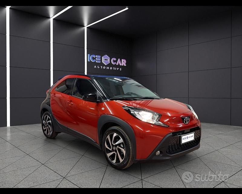 Usata Toyota Aygo X Trend 72 CV (52 kW) 2025 Rosso SUV