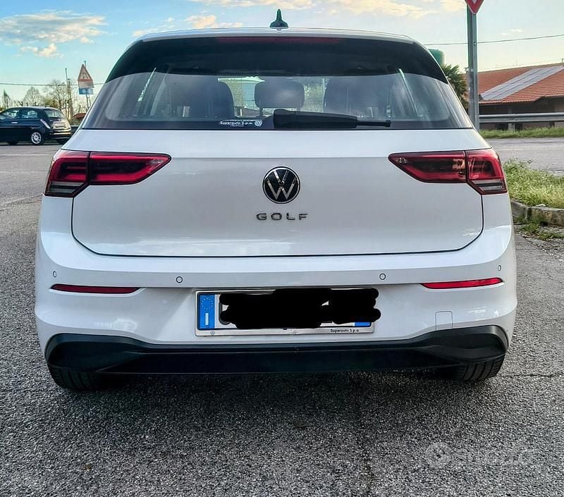 Usata VW Golf VIII Life 130 CV (95 kW) 2022 Bianco Berlina