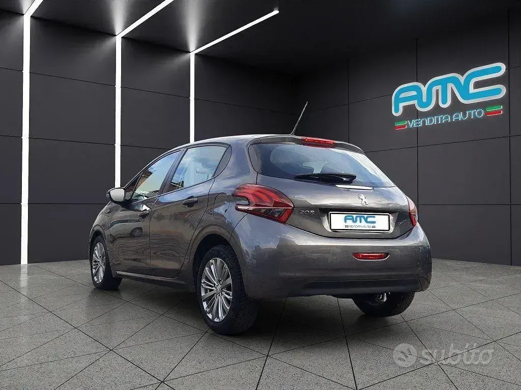 Usata Peugeot 208 Allure 82 CV (60 kW) 2019 Grigio Utilitaria
