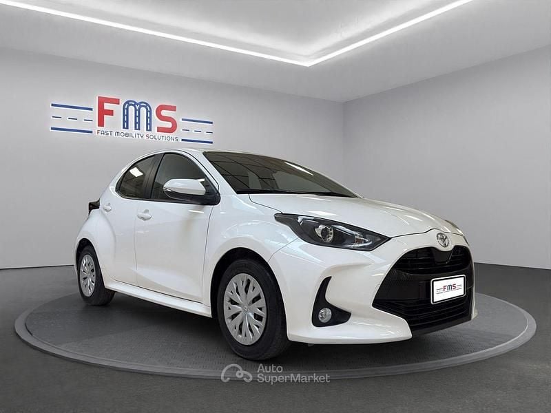 Usata Toyota Yaris Active 98 CV (72 kW) 2023 Bianco Utilitaria