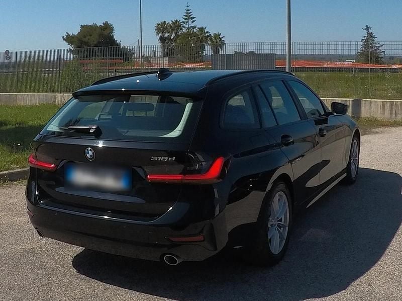 Usata BMW 318 Advantage 190 CV (139 kW) 2022 Nero Station wagon