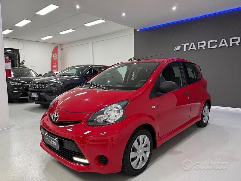 Usata Toyota Aygo Edition 68 CV (50 kW) 2014 Rosso Utilitaria