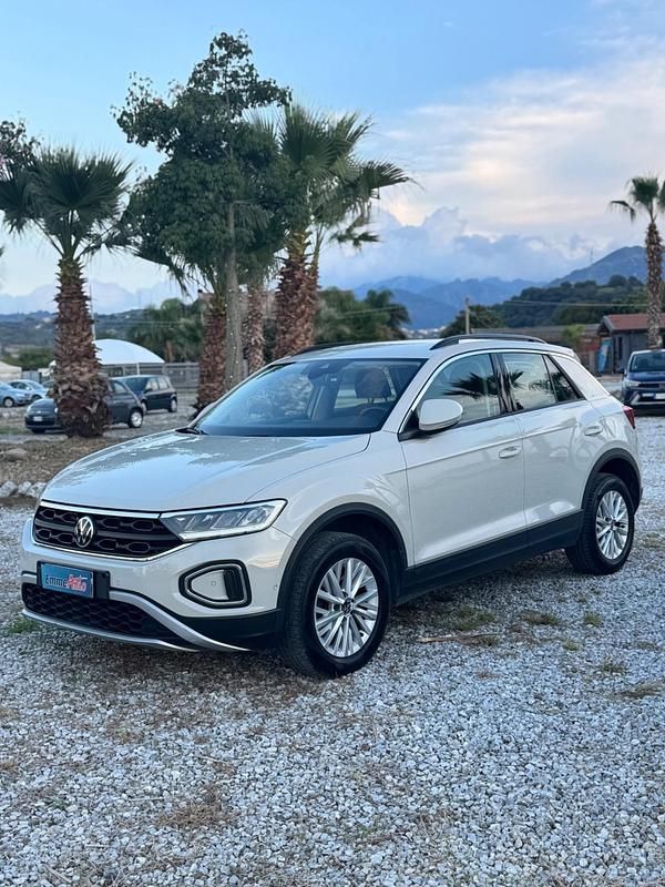 Usata VW T-Roc Style 150 CV (110 kW) 2023 Beige SUV