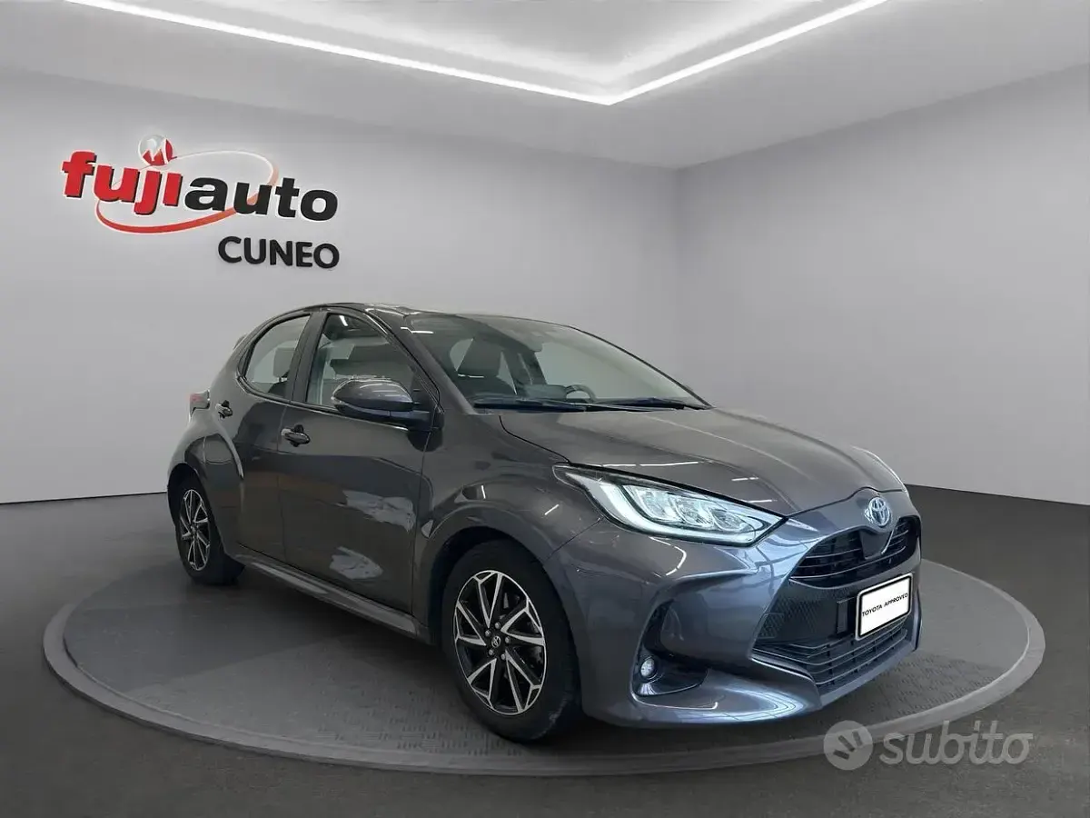 Gebraucht Toyota Yaris Hybrid Trend 116 PS (85 kW) 2022 Grau Kleinwagen