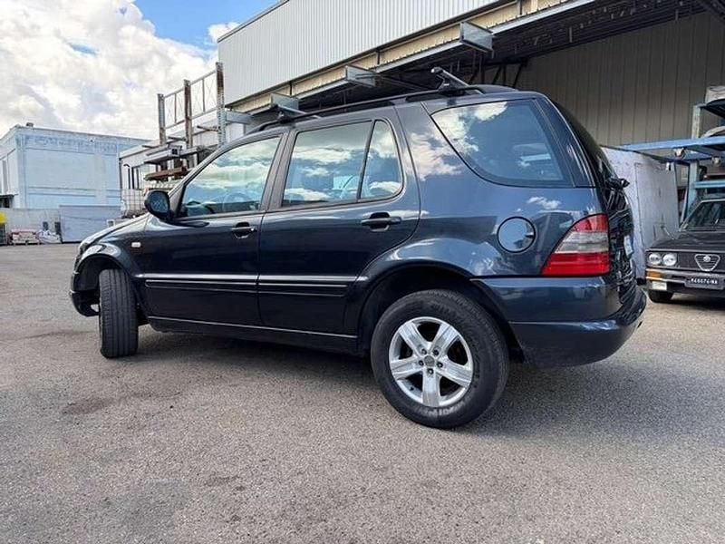 Usata Mercedes ML270 163 CV (119 kW) 2001 Blu/azzurro SUV