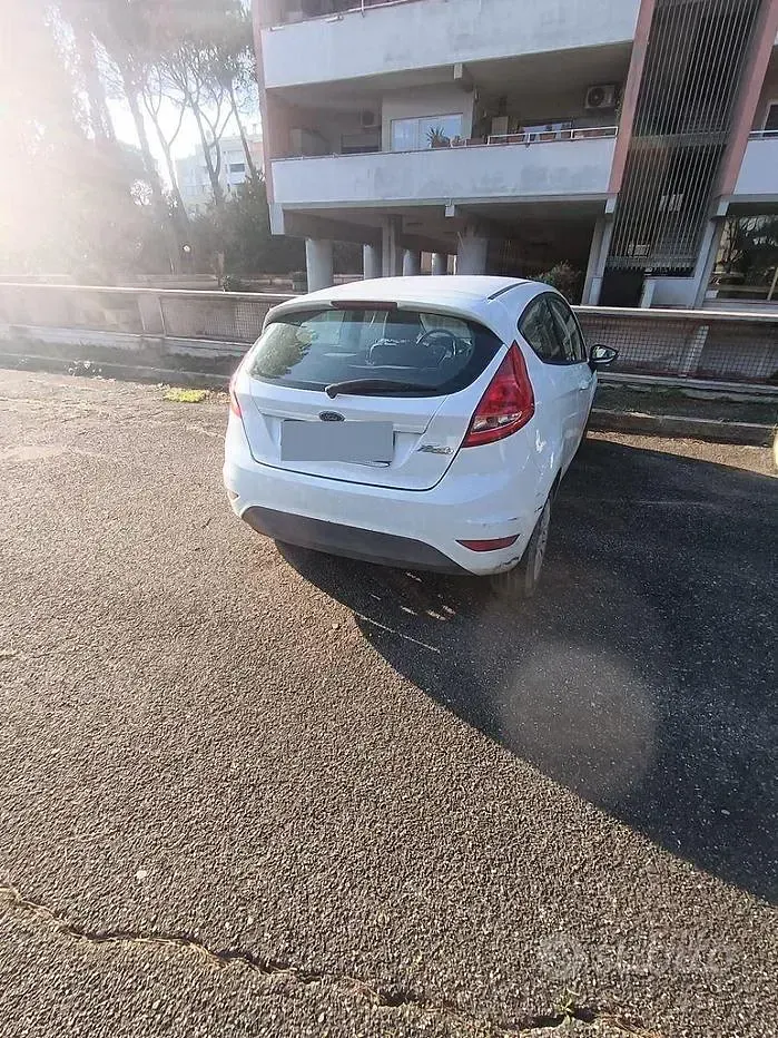 Usata Ford Fiesta 97 CV (71 kW) 2009 Bianco Berlina