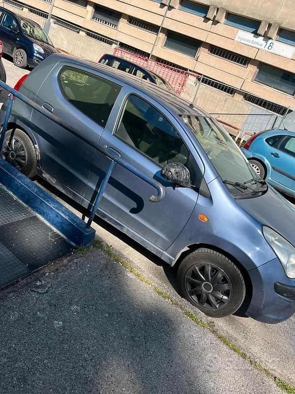 Usata Nissan Pixo 68 CV (50 kW) 2009 Blu Utilitaria