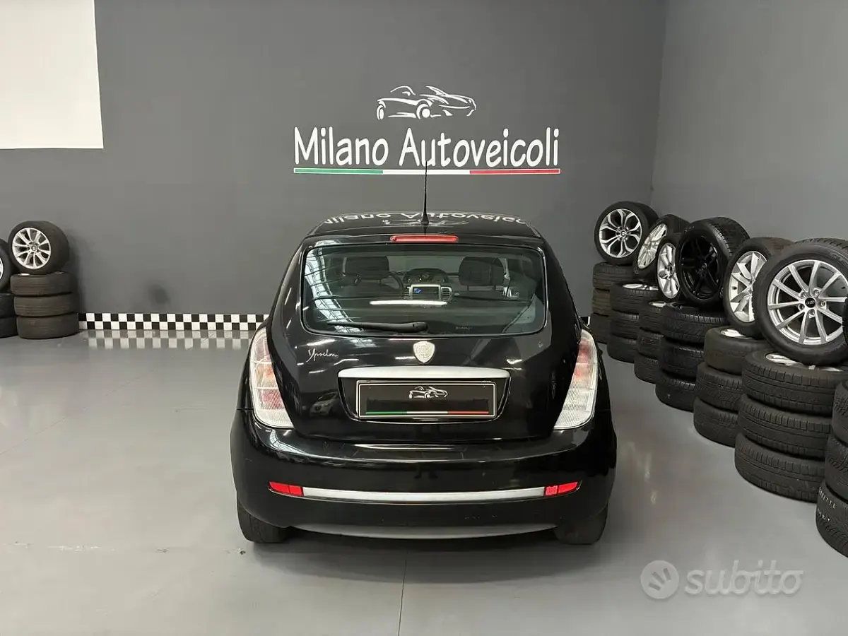 Usado Lancia Ypsilon 60 HP (44 kW) 2007 Preto Citadino