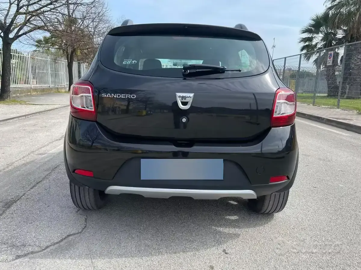 Usata Dacia Sandero Stepway 90 CV (66 kW) 2013 Nero Berlina