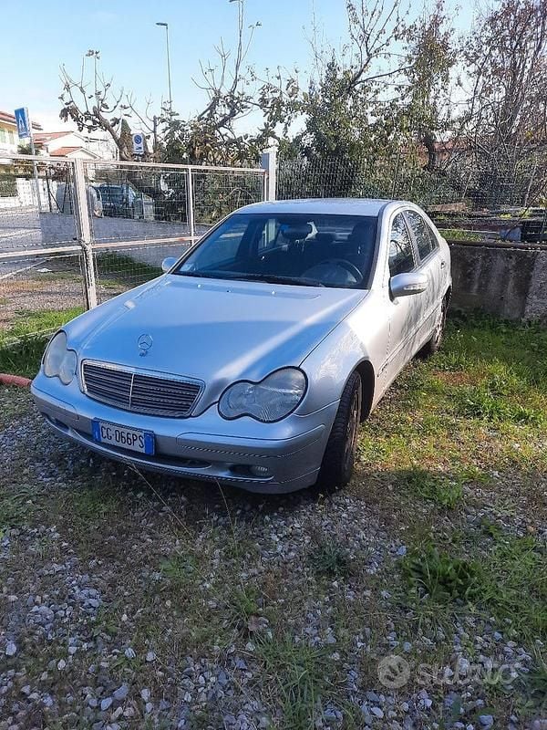 Usata Mercedes C220 Classic 143 CV (105 kW) 2003 Grigio Berlina