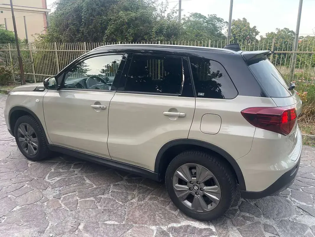 Usata Suzuki Vitara 129 CV (94 kW) 2021 Beige SUV
