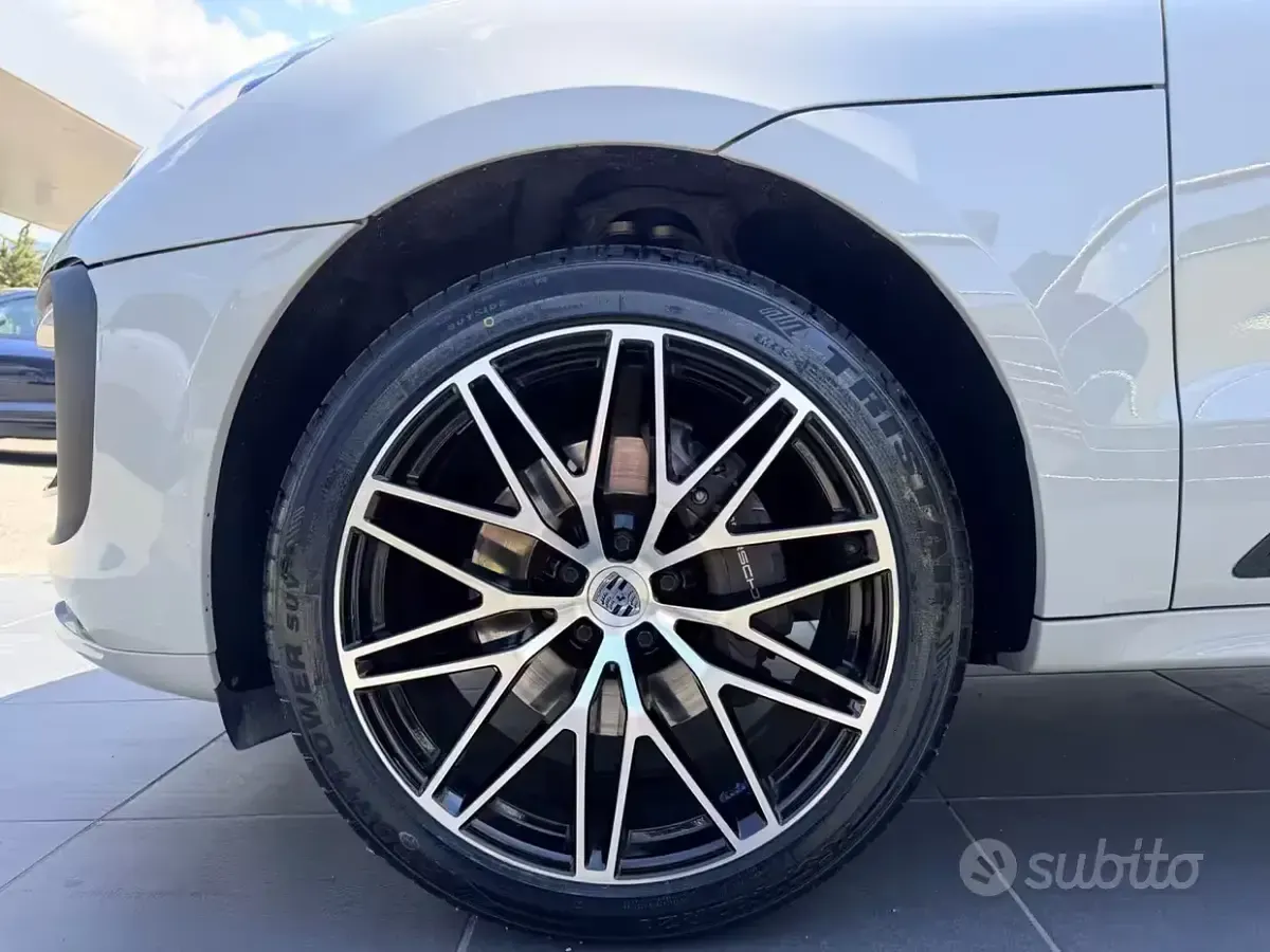 Usata Porsche Macan Edition 265 CV (194 kW) 2023 Grigio SUV