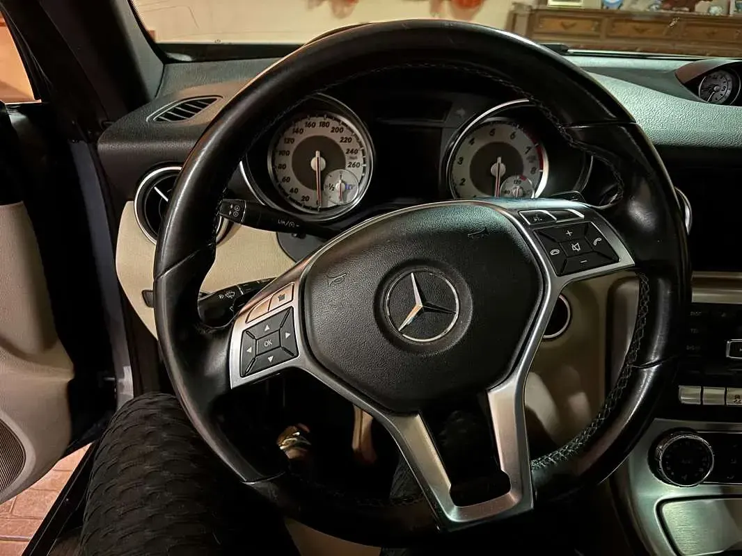 Usata Mercedes SLK250 204 CV (150 kW) 2011 Argento Cabrio