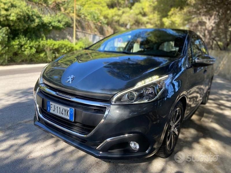 Usata Peugeot 208 Allure 75 CV (55 kW) 2017 Antracite metallizzato Utilitaria