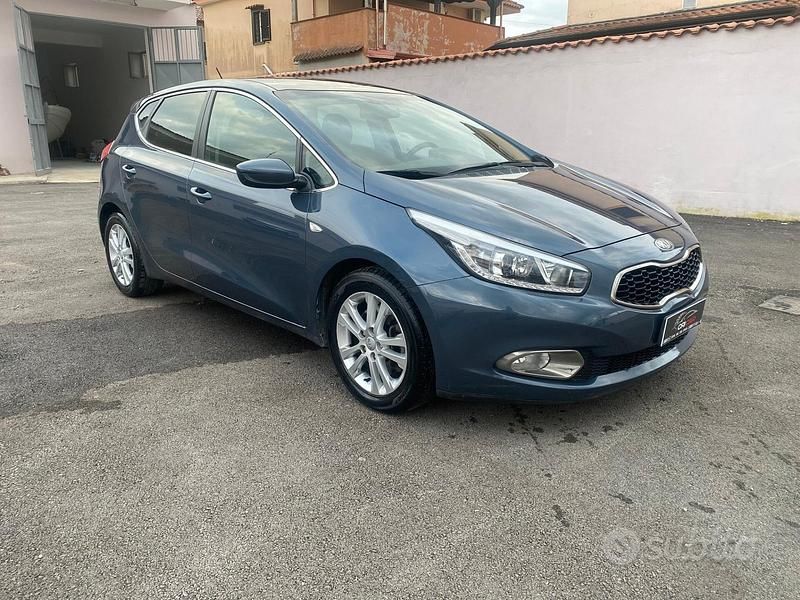 Usata Kia Ceed Active 99 CV (72 kW) 2013 Grigio Utilitaria
