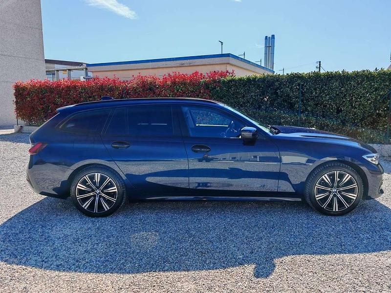 Usata BMW 318 150 CV (110 kW) 2022 Blu/azzurro Station wagon