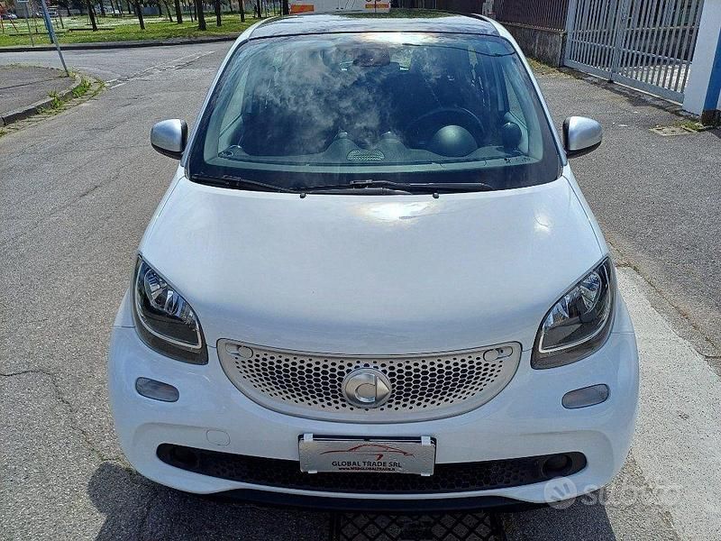 Usata Smart ForFour Passion 71 CV (52 kW) 2017 Bianco pastello Utilitaria