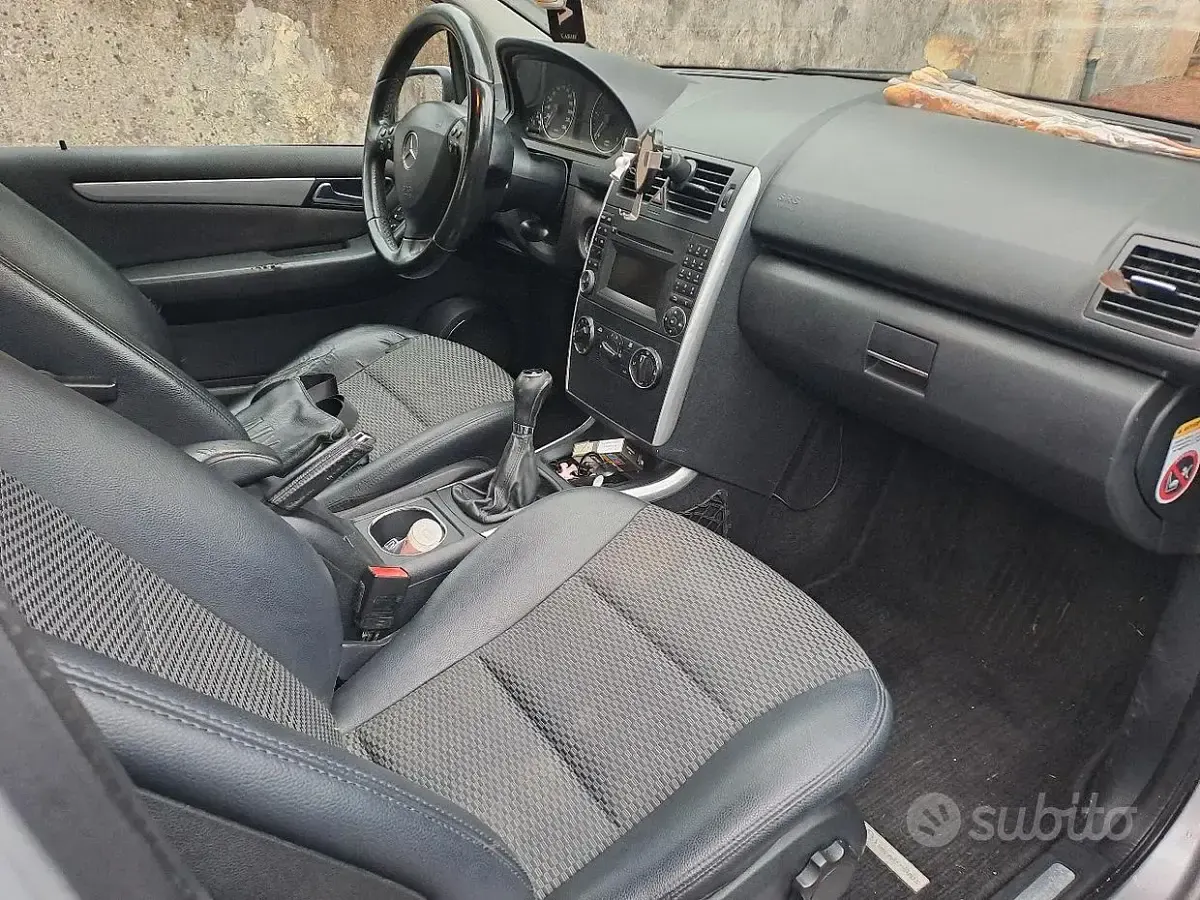 Usata Mercedes 180 109 CV (80 kW) 2010 Berlina
