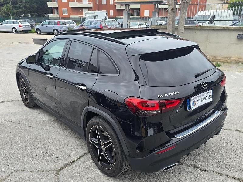 Usata Mercedes GLA180 Premium 115 CV (84 kW) 2022 Nero SUV